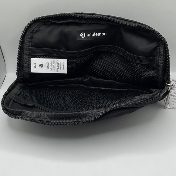 lululemon athletica Midnight Black Belt Bag NWT - Picture 5 of 7